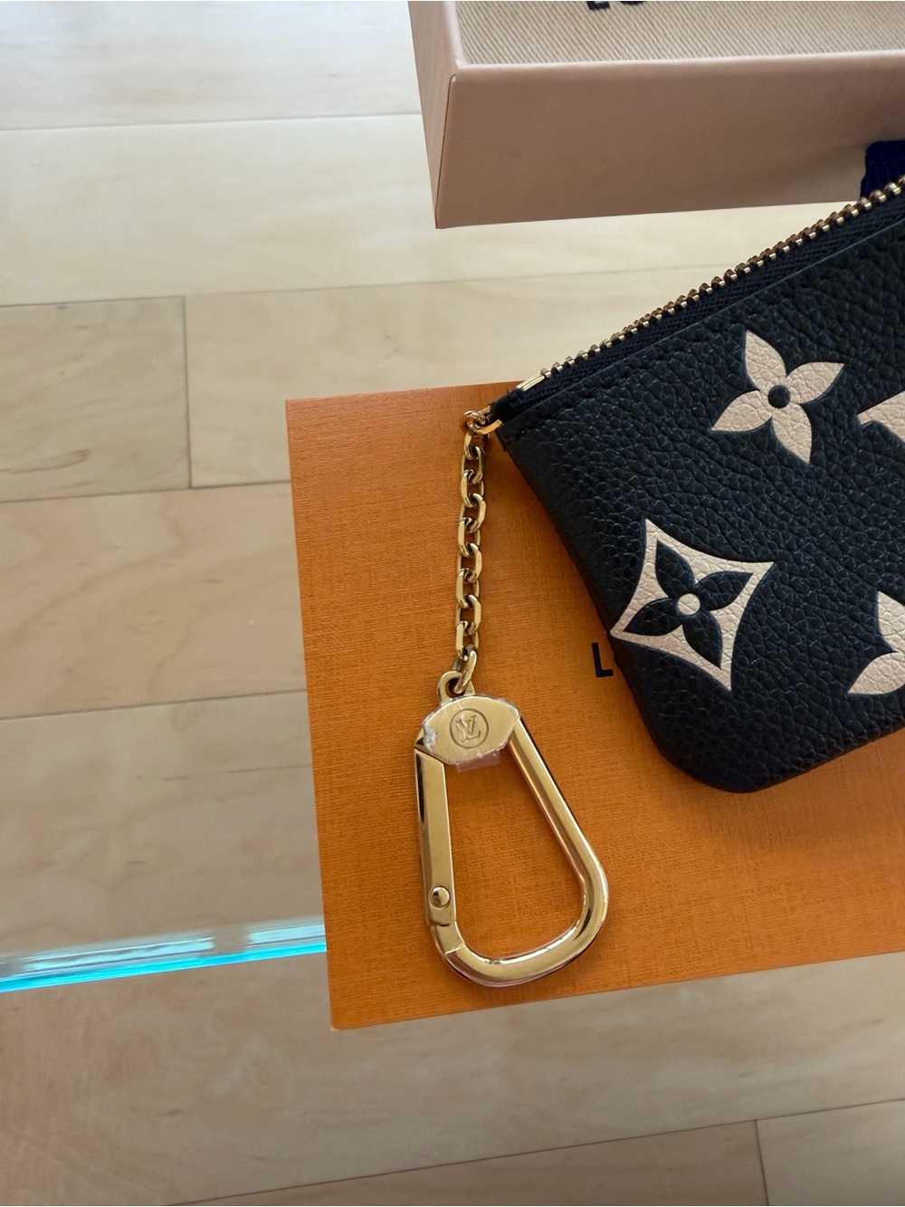 Auth Louis Vuitton key pouch in monogram empreinte leather (Brand New) - Picture 5 of 12